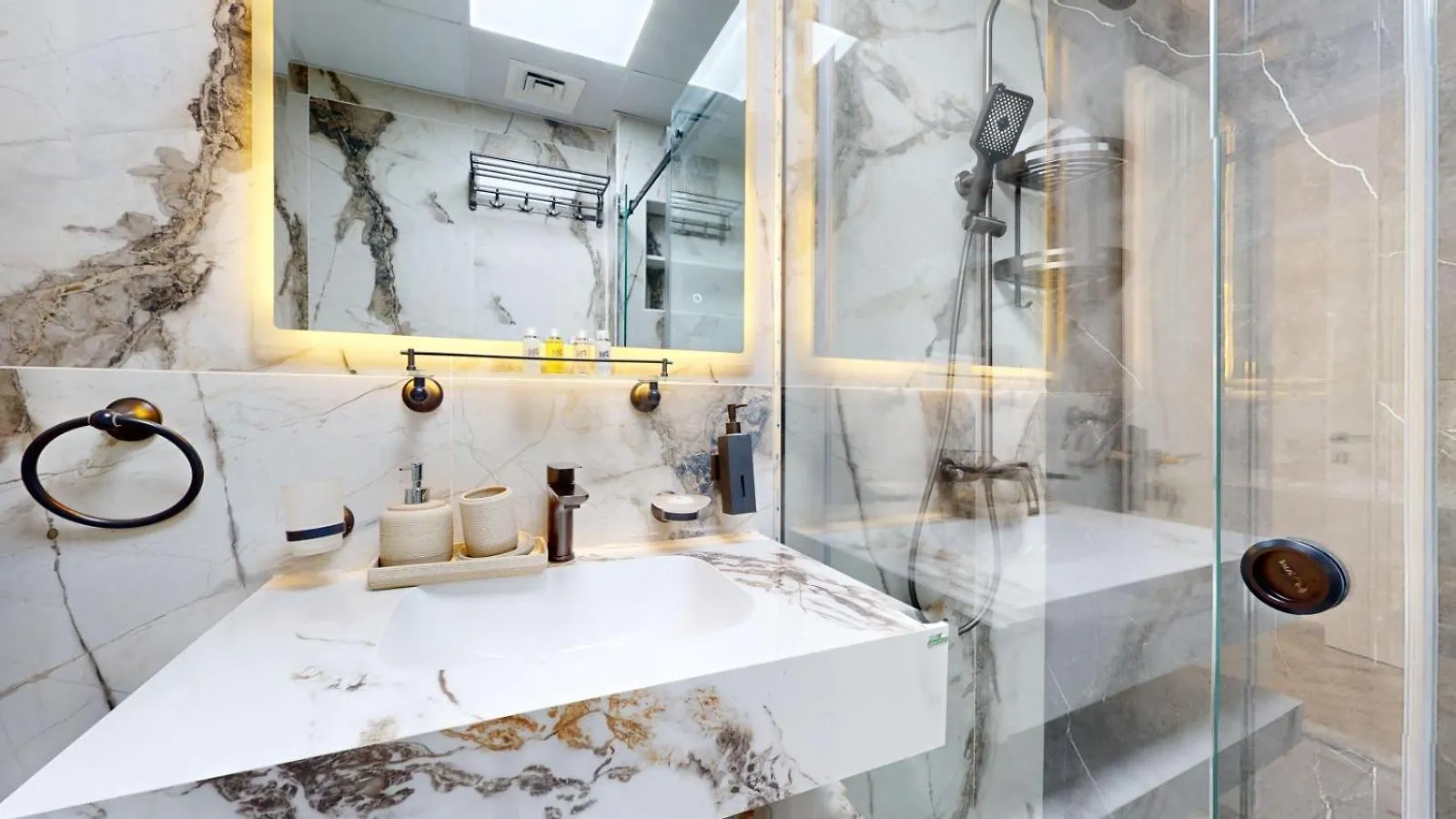 Lake City Tower - Upgraded Two Bedroom In Jlt Dubai United Arab Emirates